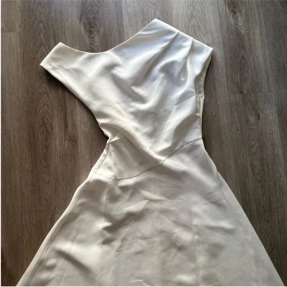 elliatt marissa white one shoulder asymmetrical hem maxi gown dress size medium - Picture 8 of 12